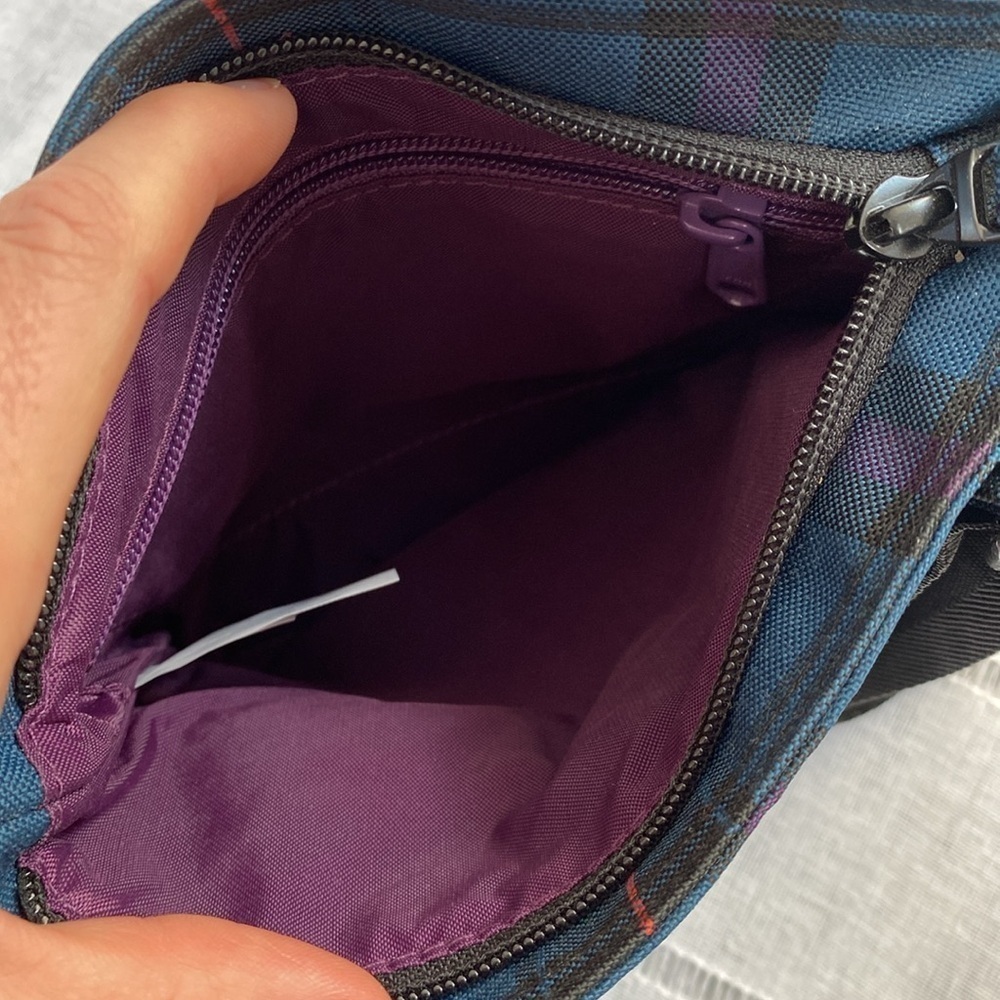 Dakine NWOT plaid crossbody bag. - Picture 5 of 8